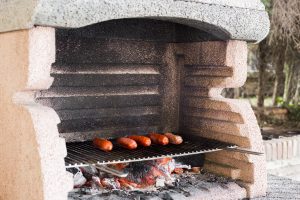 I segreti per una cottura perfetta con i forni a legna da esterno