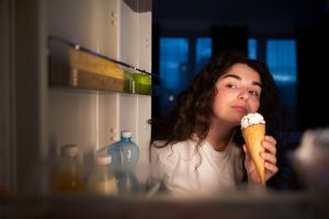 La psicologia dietro il minibar: come gli hotel sfruttano le tue debolezze